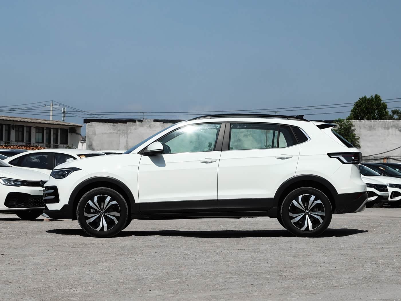 VOLKSWAGEN THARU — фото 2