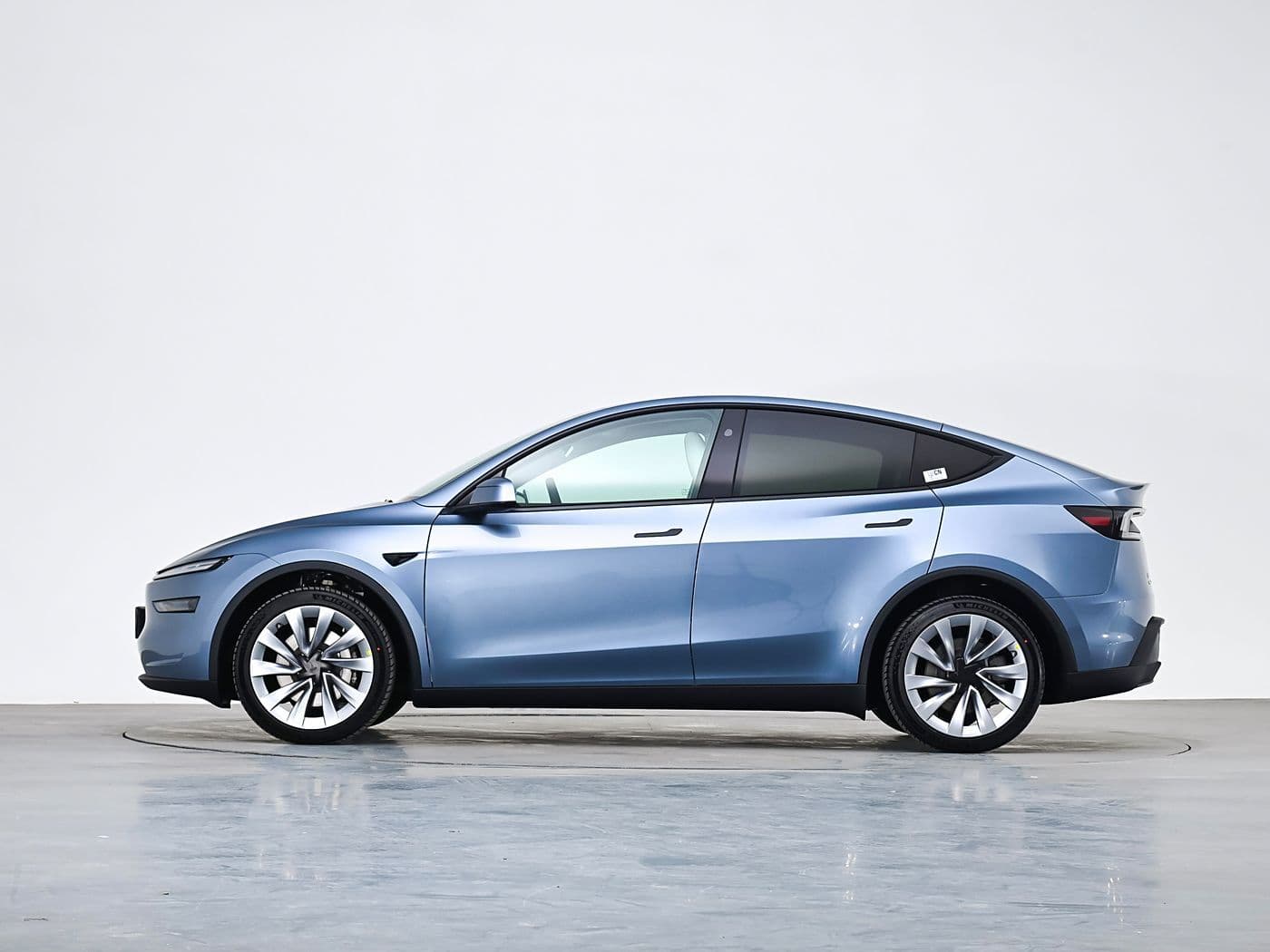 TESLA MODEL Y — фото 2