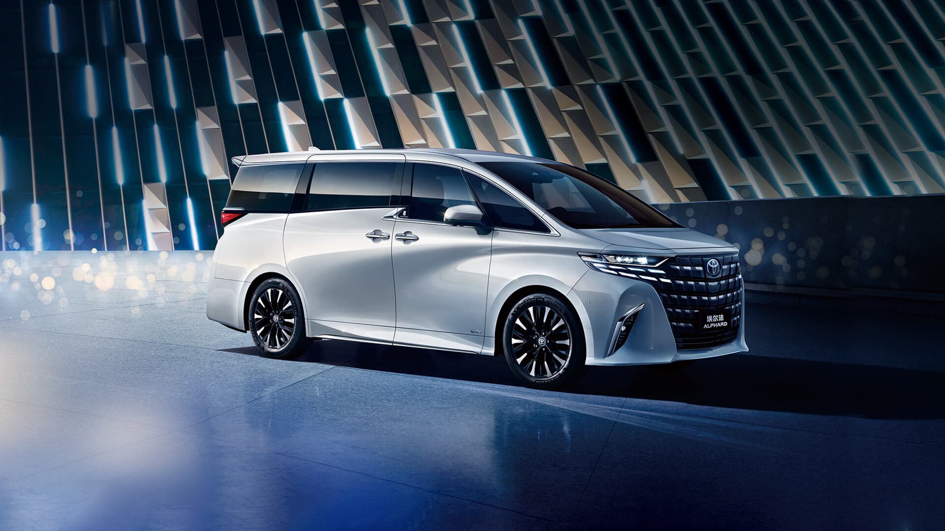 TOYOTA ALPHARD — фото 4