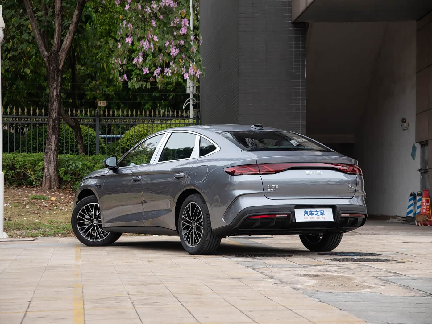 BYD QIN L — фото 3