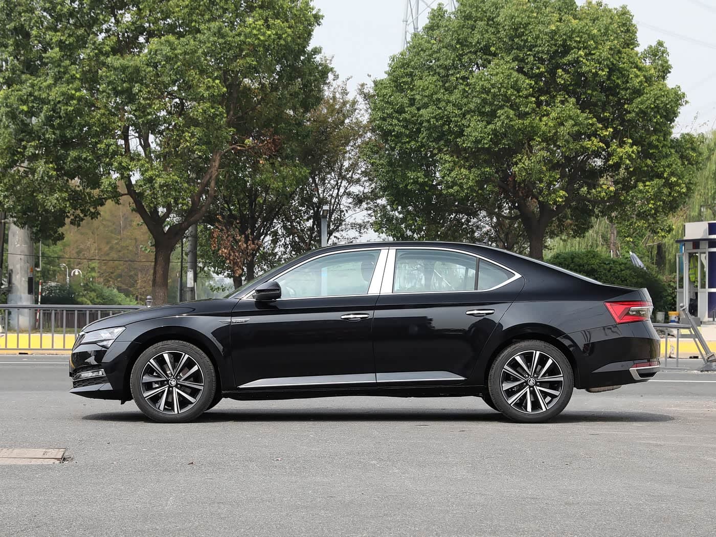 SKODA SUPERB — фото 4