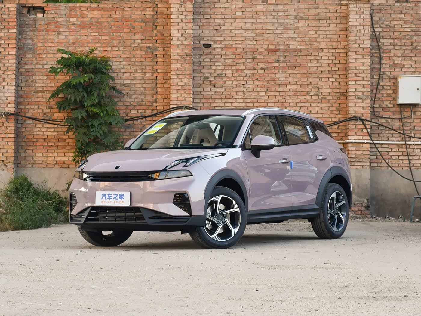 LYNK & CO 06